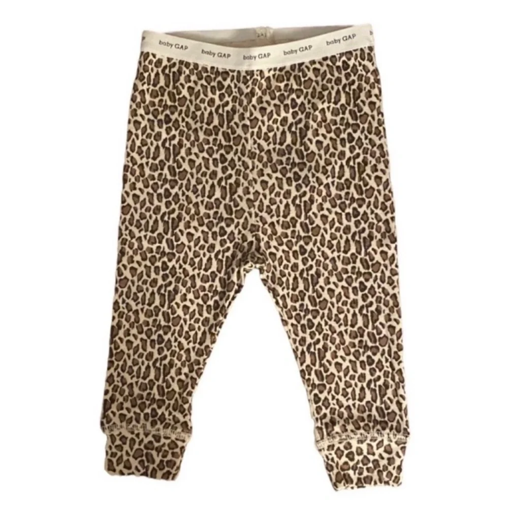 Baby Gap Leopard Print Long Sleeve Top and Bottoms Pajama Set Size 6-12 Months